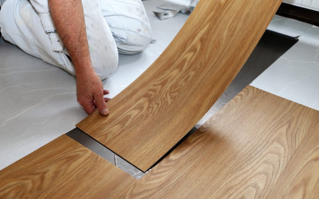 تركيب أرضيات الباركيه والخشب الطبيعي (HDF)