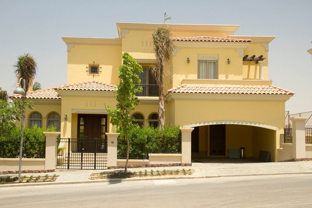 تشطيب واجهات فيلا في كمباوند اب تاون كايرو بدهانات خارجية 